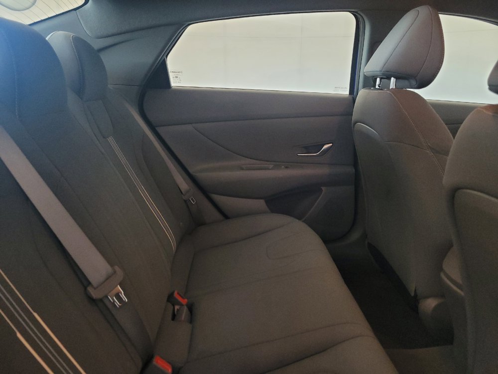 Used 2023 Hyundai Elantra SEL w/ Convenience Package FWD image 18