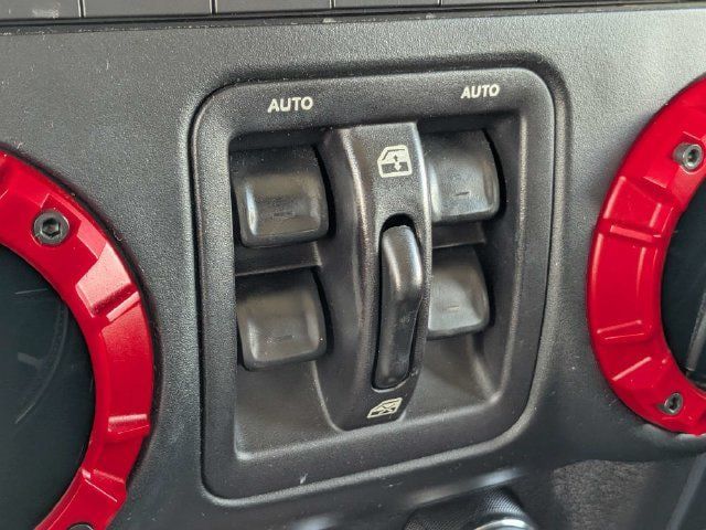Used 2017 Jeep Wrangler Unlimited Sahara w/ Connectivity Group AWD/4WD image 22