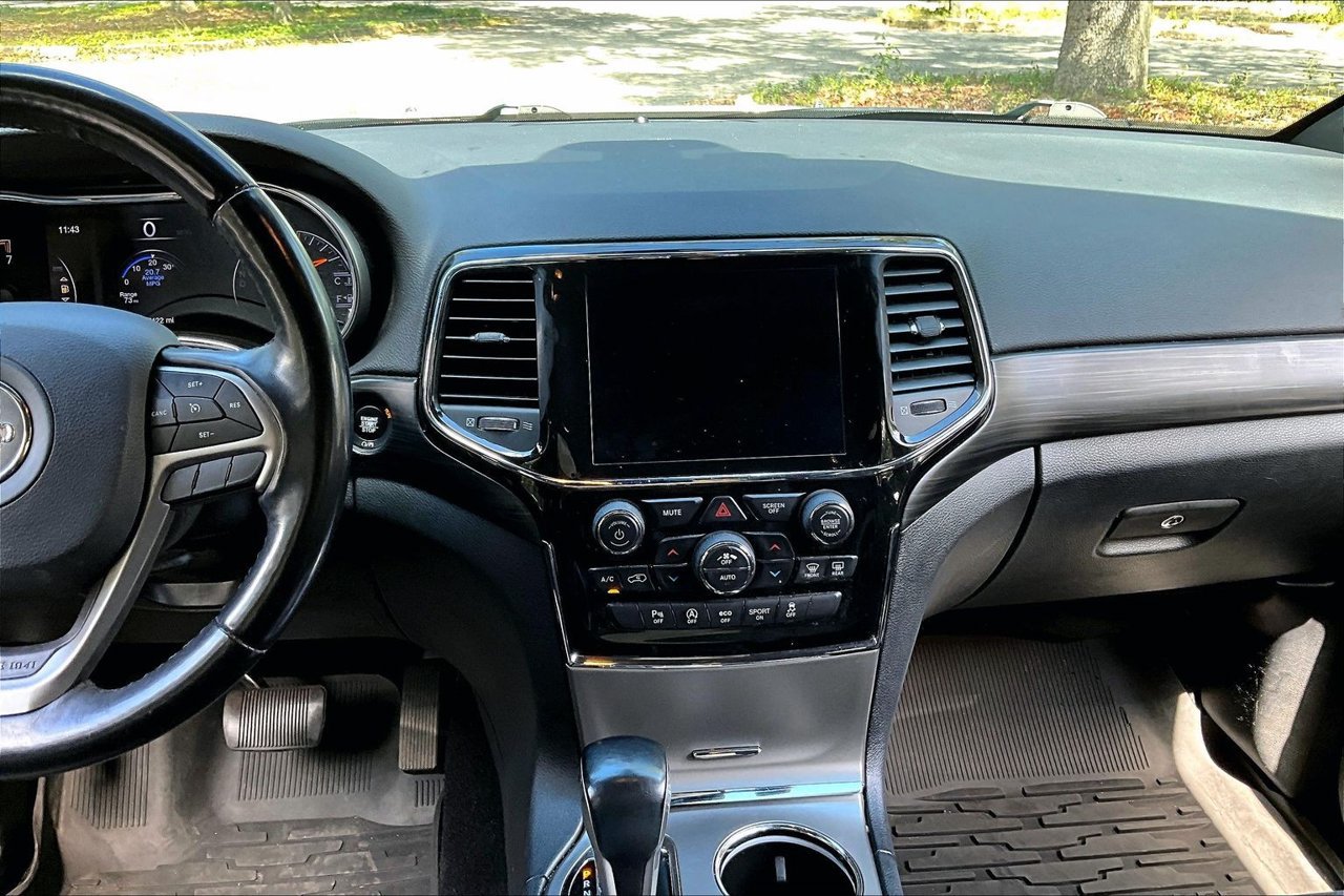 Used 2021 Jeep Grand Cherokee Laredo X RWD image 9
