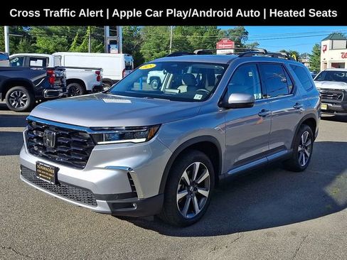 Used 2025 Honda Pilot Touring image 3