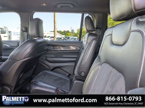 Used 2023 Jeep Grand Cherokee L Laredo image 13