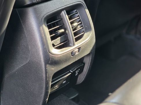 Used 2019 Jeep Cherokee Limited FWD image 21