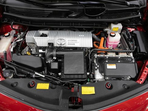 Used 2014 Toyota Prius V Three FWD image 29