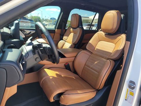 Certified 2025 Lincoln Aviator Black Label image 18