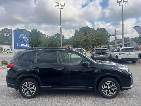 Used 2020 Subaru Forester Premium AWD/4WD image 3