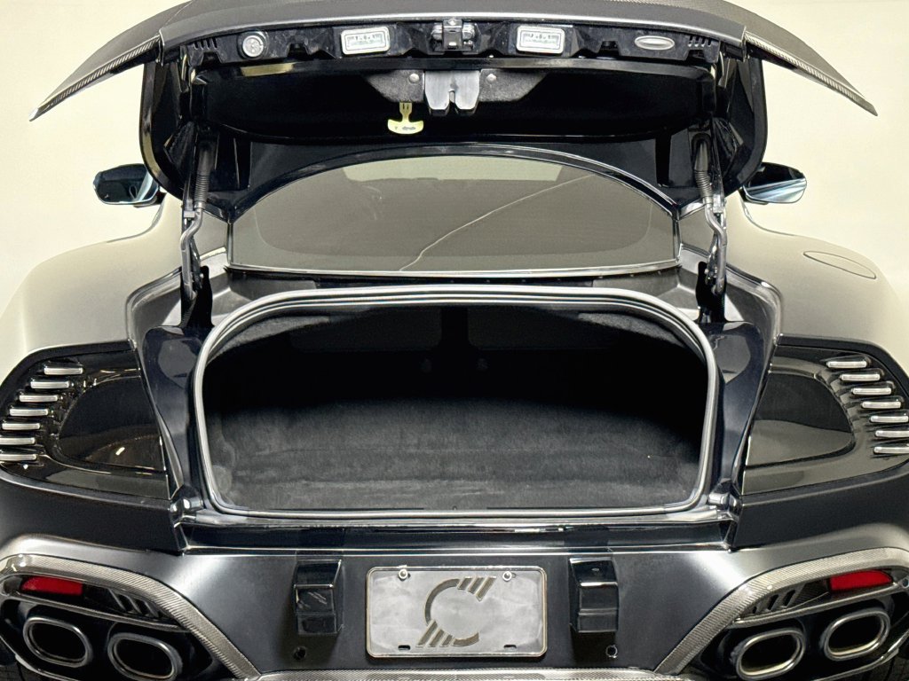 Used 2025 Aston Martin Vanquish RWD image 25