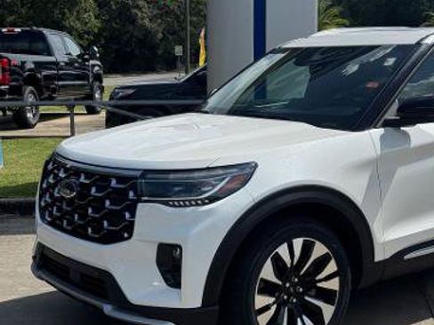 Certified 2025 Ford Explorer Platinum w/ LUX Leather Package AWD/4WD image 2
