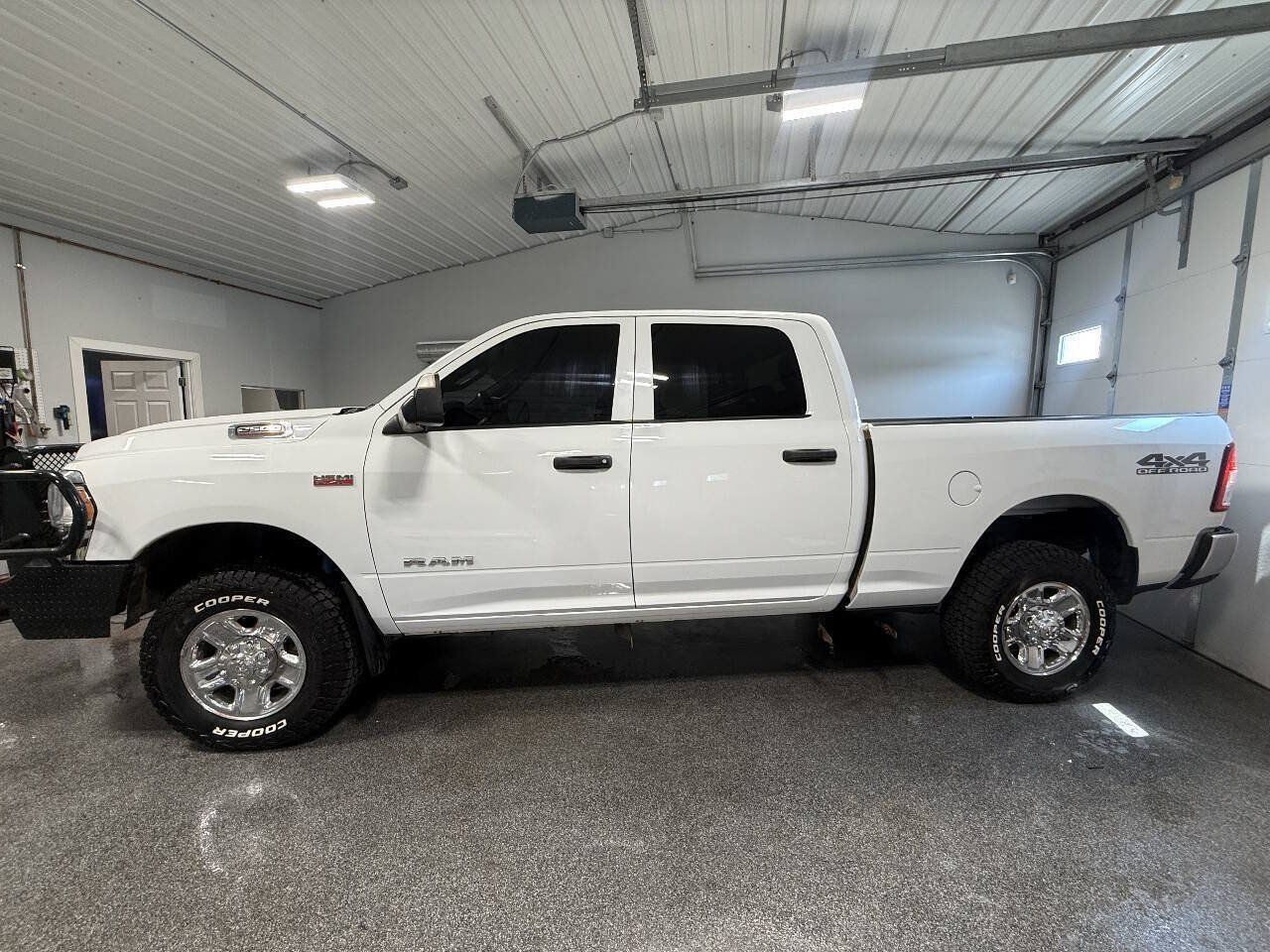 Used 2022 RAM 2500 Tradesman w/ Chrome Appearance Group AWD/4WD image 8