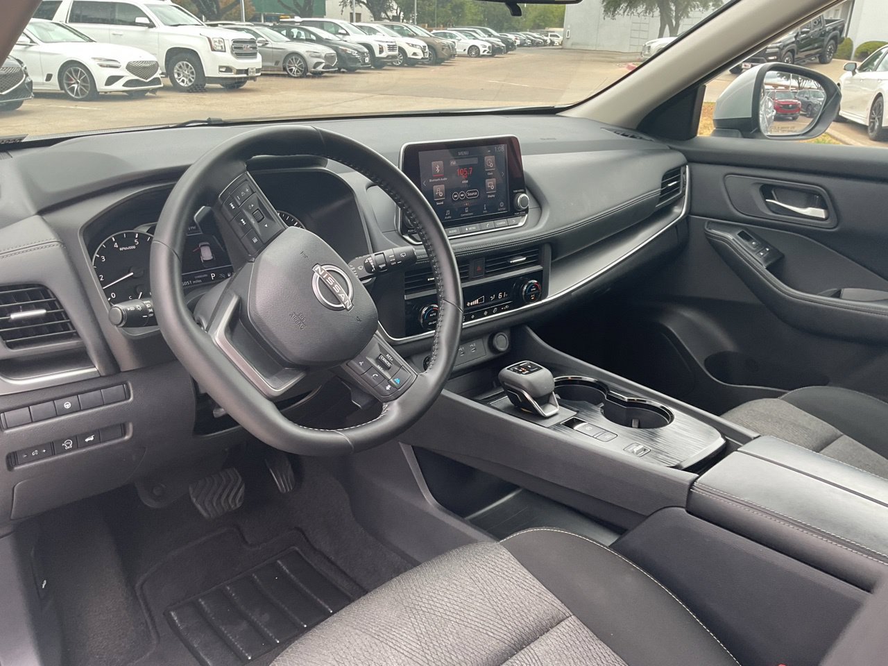 Used 2025 Nissan Rogue SV FWD image 11