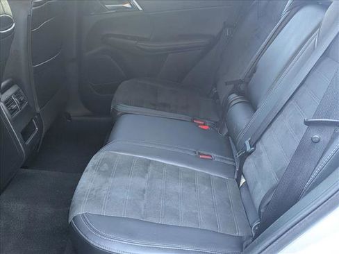 Used 2024 Mitsubishi Outlander SE image 17