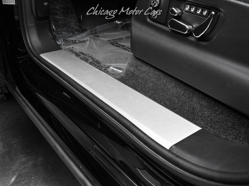 Used 2023 Bentley Bentayga Plug-In Hybrid image 34