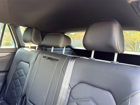 New 2026 Volkswagen Atlas Cross Sport SE image 29