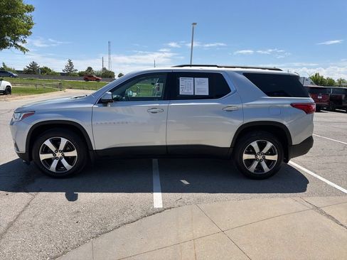 Used 2020 Chevrolet Traverse LT w/ LT Premium Package AWD/4WD image 6
