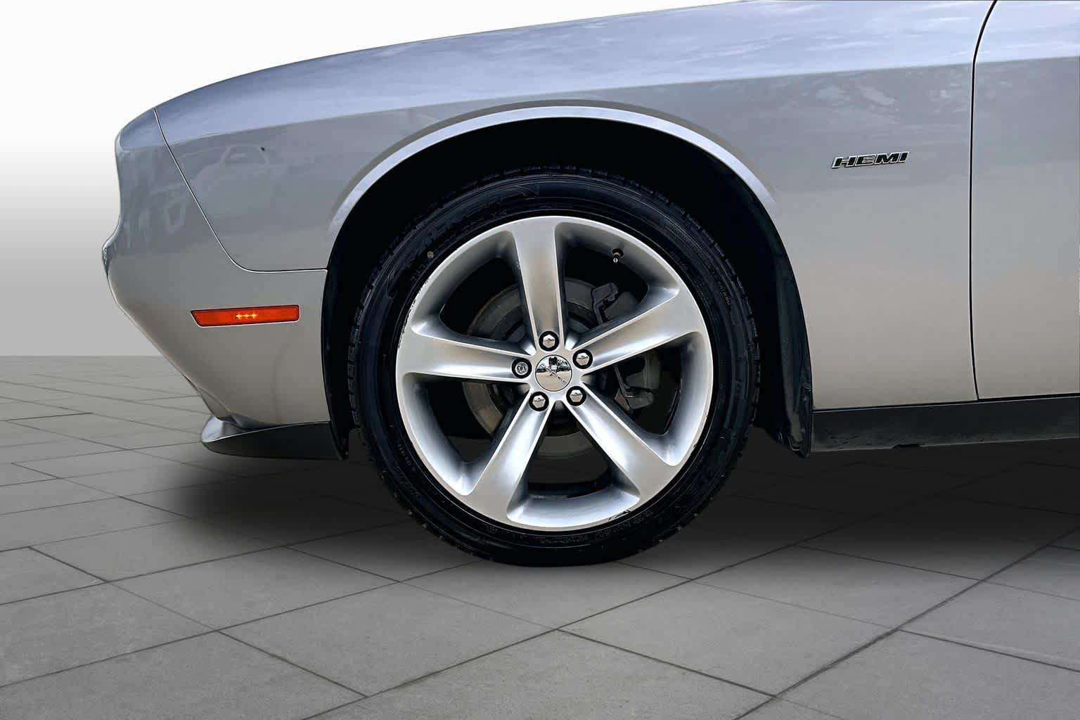 Used 2016 Dodge Challenger R/T RWD image 10
