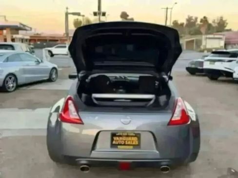 Used 2014 Nissan 370Z Coupe RWD image 39