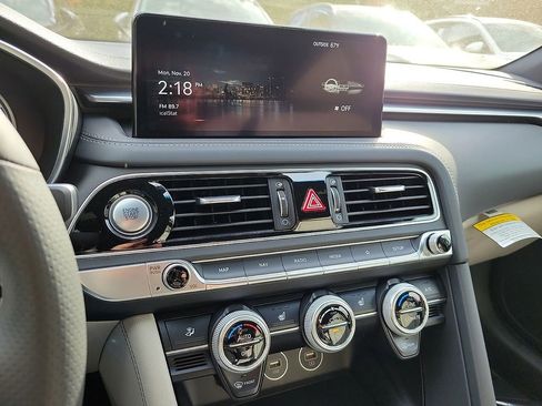 Used 2023 Genesis G70 2.0T image 16