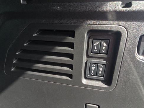 Used 2025 Buick Enclave Sport Touring w/ Power Package FWD image 23