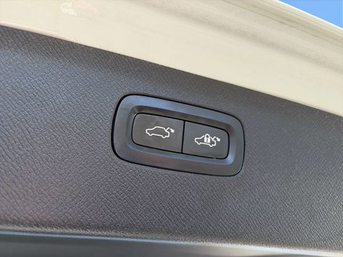 Used 2020 Volvo XC90 T5 Momentum image 11