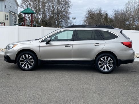 Used 2017 Subaru Outback 2.5i Limited image 3