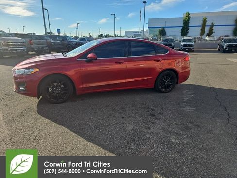Used 2020 Ford Fusion SE w/ Equipment Group 151A FWD image 10