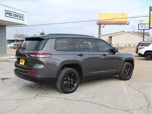 Used 2024 Jeep Grand Cherokee L Laredo image 4