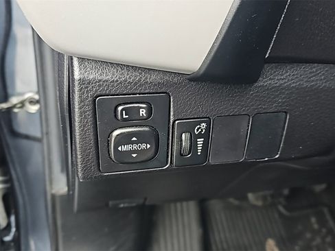 Used 2018 Toyota Corolla LE image 22