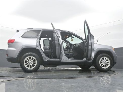 Used 2018 Jeep Grand Cherokee Laredo image 61