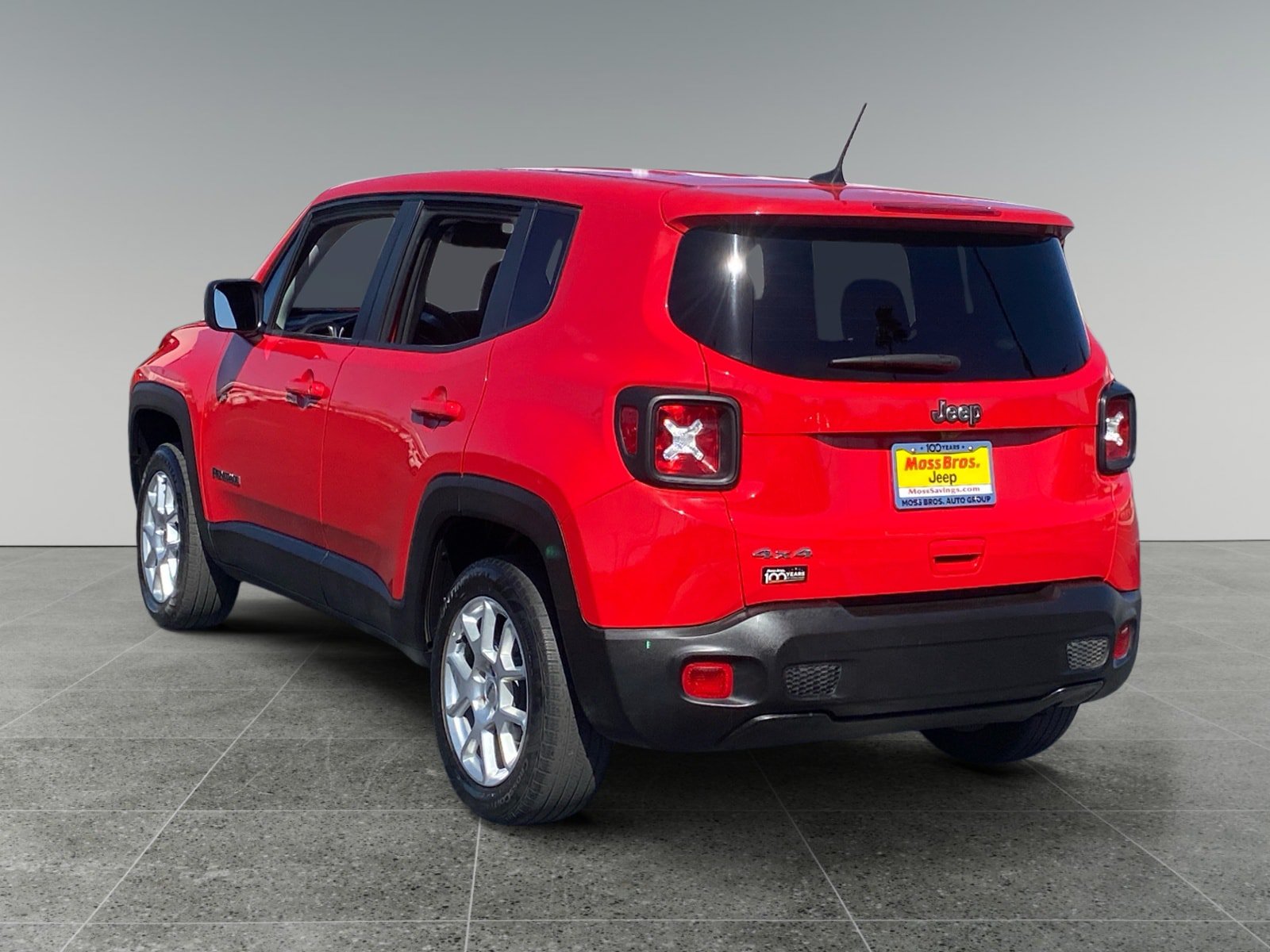 Used 2023 Jeep Renegade Latitude AWD/4WD image 3