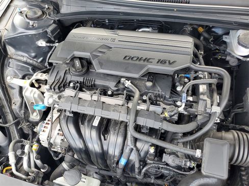 Used 2025 Hyundai Elantra SE image 9