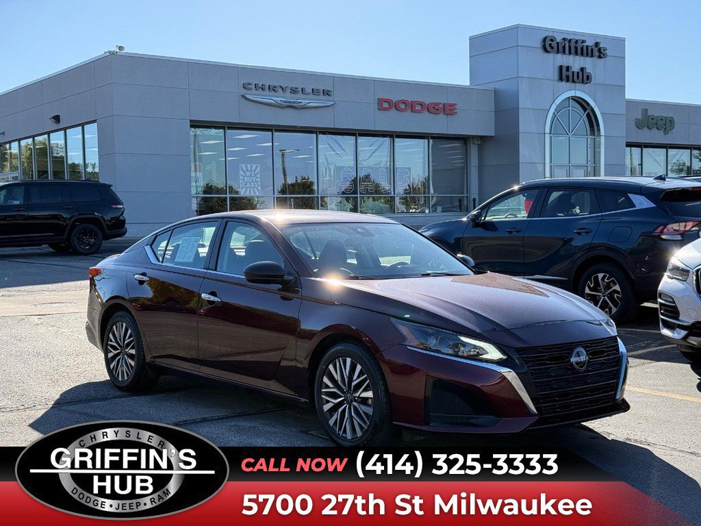 Used 2024 Nissan Altima 2.5 SV FWD image 1