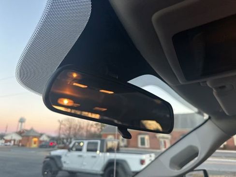 Used 2024 RAM 1500 Classic SLT image 21