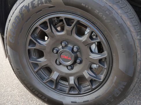 Certified 2025 Toyota Tacoma SR5 AWD/4WD image 16