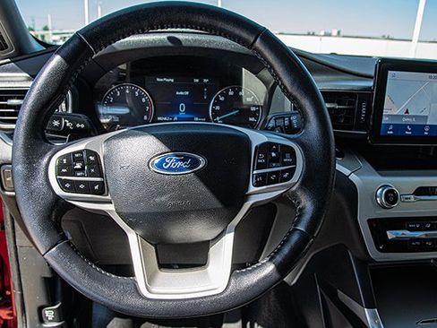 Used 2021 Ford Explorer XLT w/ Equipment Group 202A AWD/4WD image 8