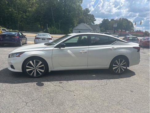 Used 2019 Nissan Altima 2.5 SR w/ SR Premium Package image 4