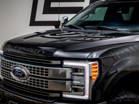 Used 2019 Ford F250 Platinum w/ Platinum Ultimate Package AWD/4WD image 29