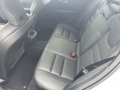 Used 2025 Volvo V60 B5 Cross Country Plus image 29