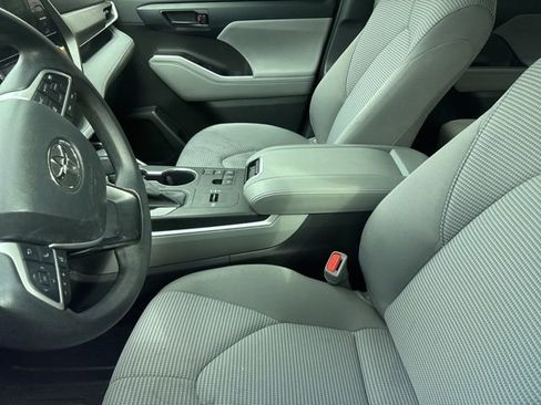 Used 2023 Toyota Highlander L FWD image 10