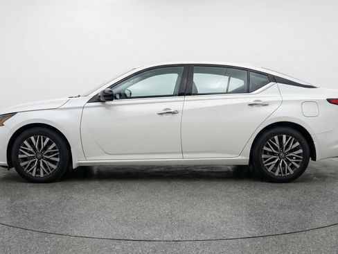 Used 2025 Nissan Altima 2.5 SV FWD image 5