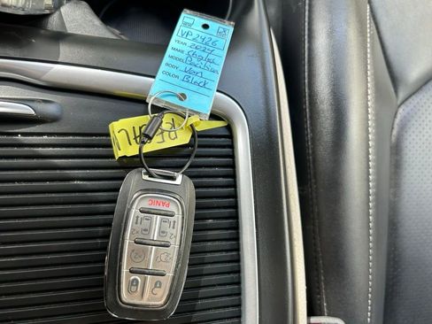 Used 2024 Chrysler Pacifica Touring-L image 46