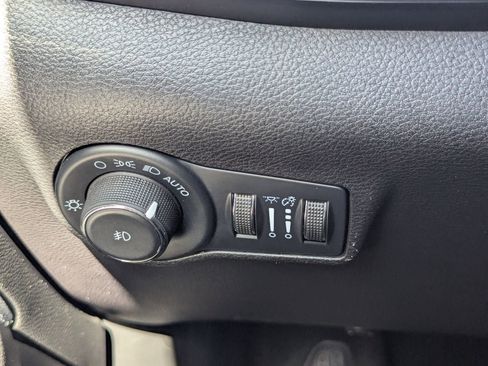 Used 2022 Jeep Compass Latitude w/ Convenience Group FWD image 27