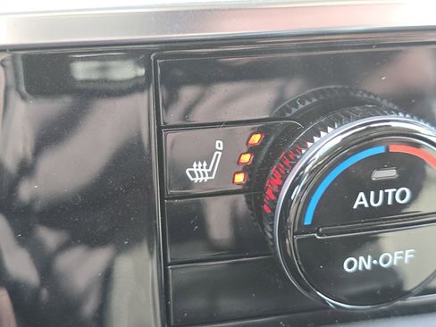 Used 2023 Nissan Pathfinder SL w/ Black Appearance Package image 24