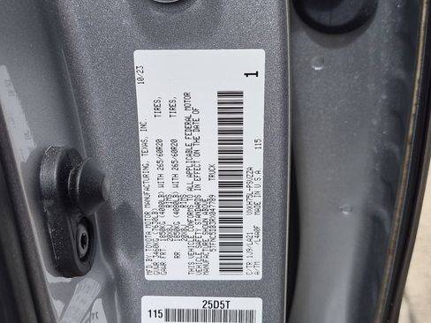 Used 2024 Toyota Tundra Platinum AWD/4WD image 27