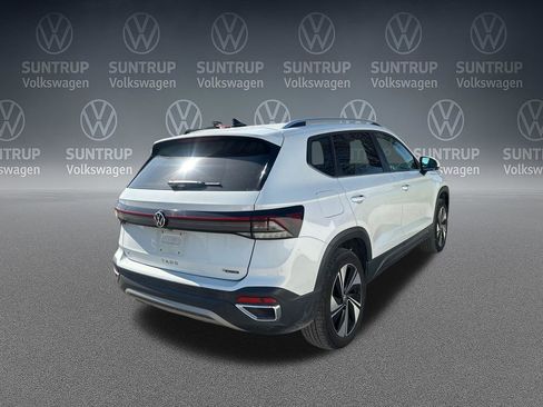 Used 2025 Volkswagen Taos SE AWD/4WD image 36