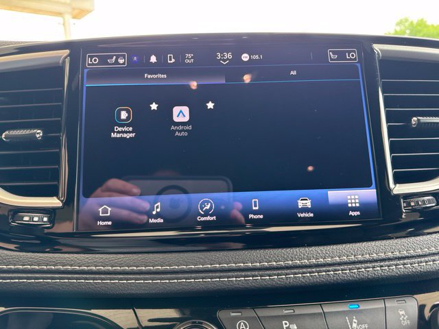 Used 2023 Chrysler Pacifica Touring FWD image 23