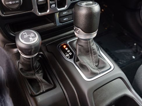 Used 2024 Jeep Wrangler Unlimited Sahara AWD/4WD image 14