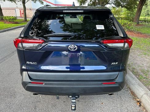 Used 2023 Toyota RAV4 XLE Premium FWD image 5