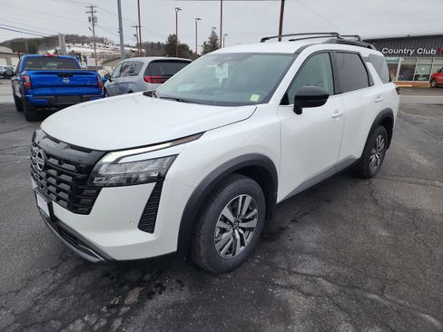 New 2026 Nissan Pathfinder SL image 4