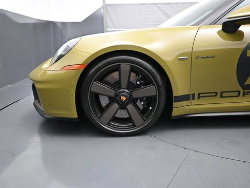 Certified 2026 Porsche 911 GTS RWD image 4