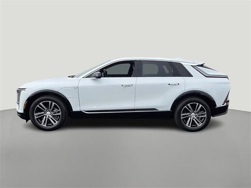 New 2026 Cadillac Lyriq Luxury image 2