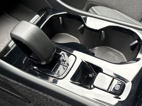 Certified 2023 Volvo XC40 B5 Plus w/ Climate Package image 22